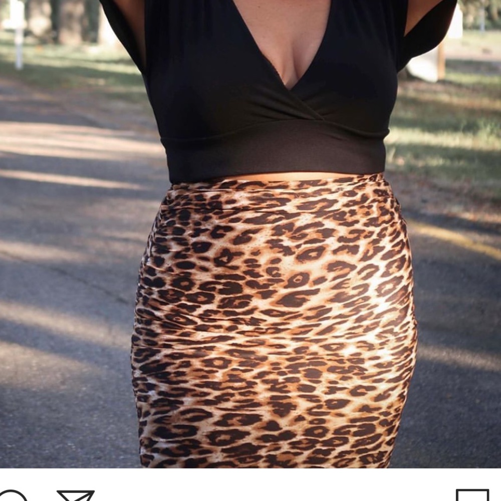 Midi leopard rushed skirt